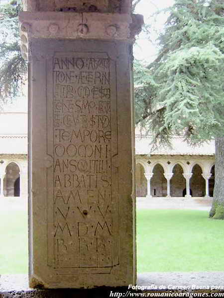 INSCRIPCI�N EN PILAR CENTRAL DE GALER�A OESTE